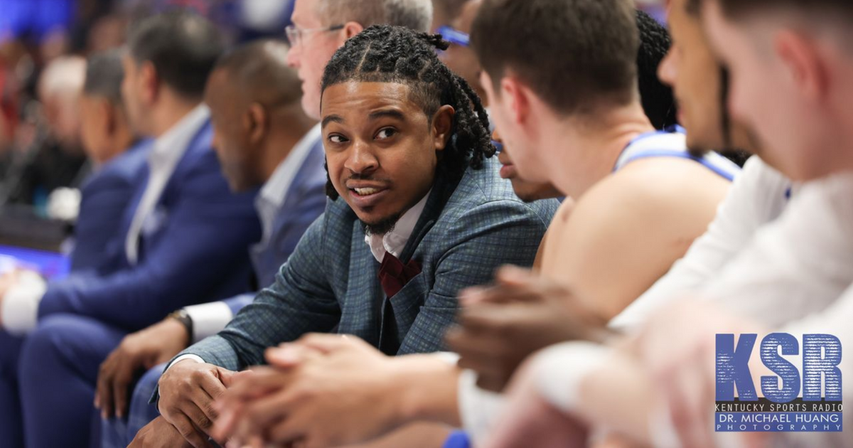 Tyler Ulis sits courtside for Reed Sheppard and Rob Dilligham in Las Vegas  - On3