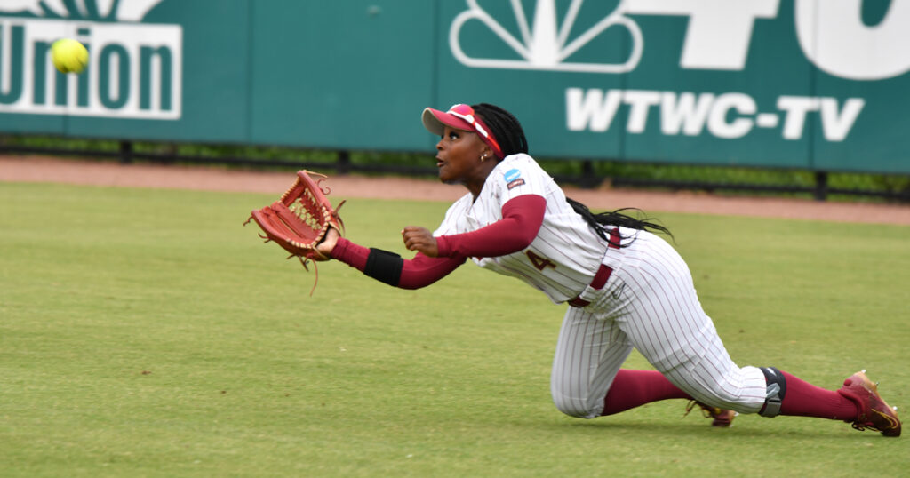 Florida State's Jahni Kerr dives to make a catch Friday in the NCAA Regionals against Chattanooga. (Ben Spicer/Warchant)