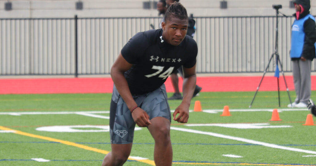 Defensive lineman Daniel Jennings