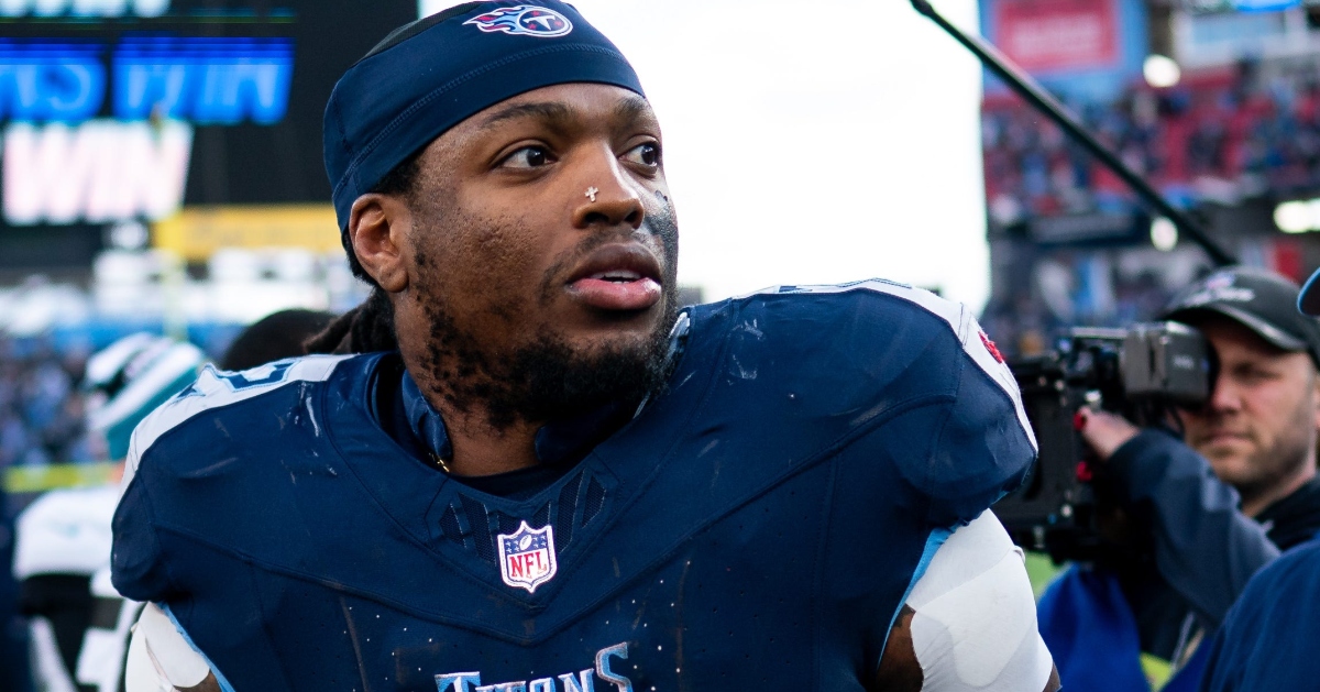 Derrick Henry makes debut in Baltimore Ravens jersey at OTAs