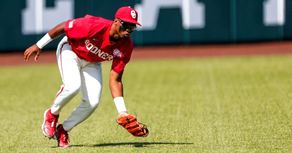 oklahoma-sooners-outfielder-kenall-pettis-makes-impressive-diving-catch-big-12-baseball-tournament