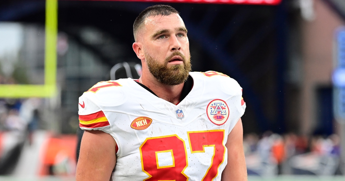 Chiefs star travis kelce arrives to super bowl lix in gaudy 70 s style