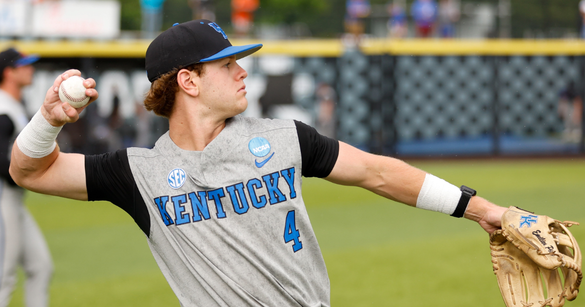 Kentucky downs Illinois 6-1 on Saturday, improve to 2-0 in Regional