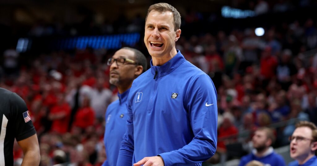 duke-head-basketball-coach-jon-scheyer-explains-how-blue-devils-doing-things-differently-summer