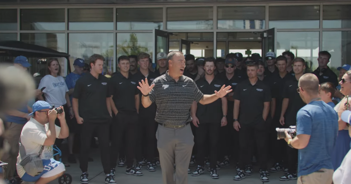 Kentucky Baseball greets fans before leaving for Omaha