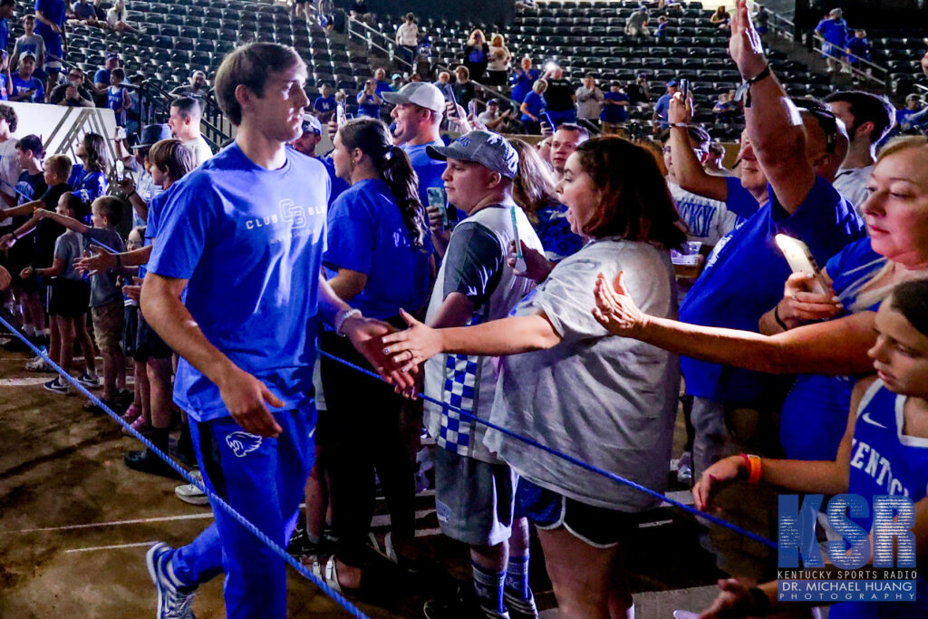 Kentucky fans greeting Travis Perry at the Men's Basketball Club Blue NIL event - Dr. Michael Huang, Kentucky Sports Radio