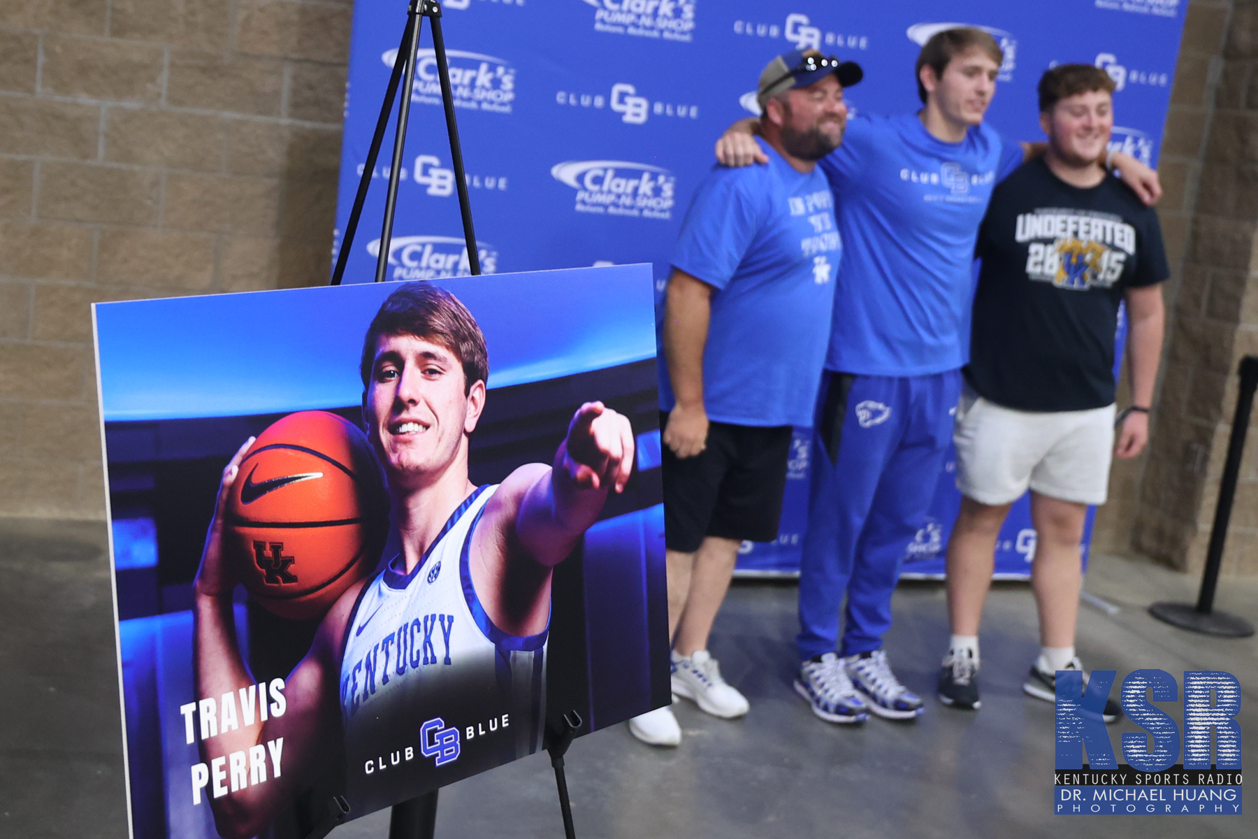 Kentucky fans pose with Travis Perry at the Men's Basketball Club Blue NIL event - Dr. Michael Huang, Kentucky Sports Radio