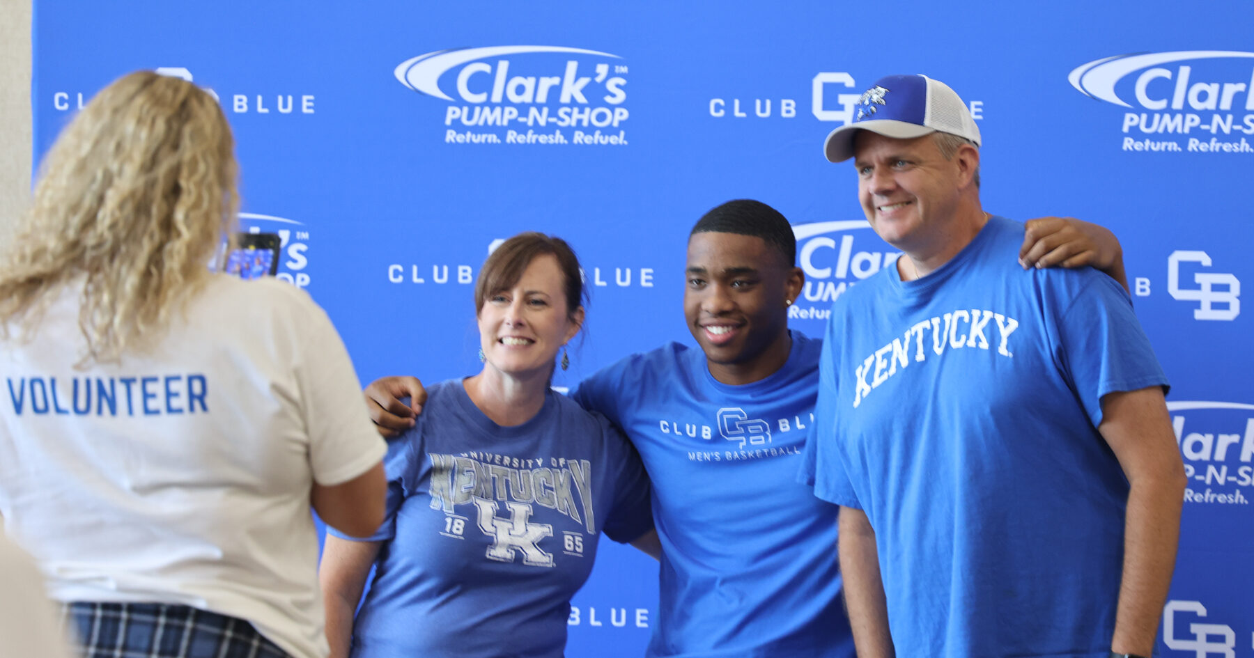 Brandon Garrison poses with fans at Kentucky Basketball's Club Blue NIL event - Dr. Michael Huang, Kentucky Sports Radio