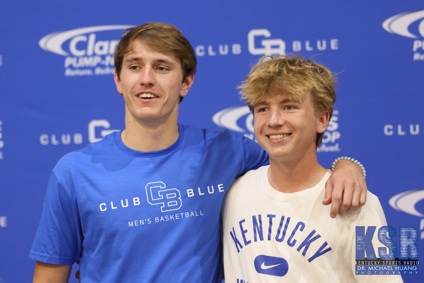 Travis Perry poses with a fan at the Kentucky Basketball Club Blue NIL event - Dr. Michael Huang, Kentucky Sports Radio