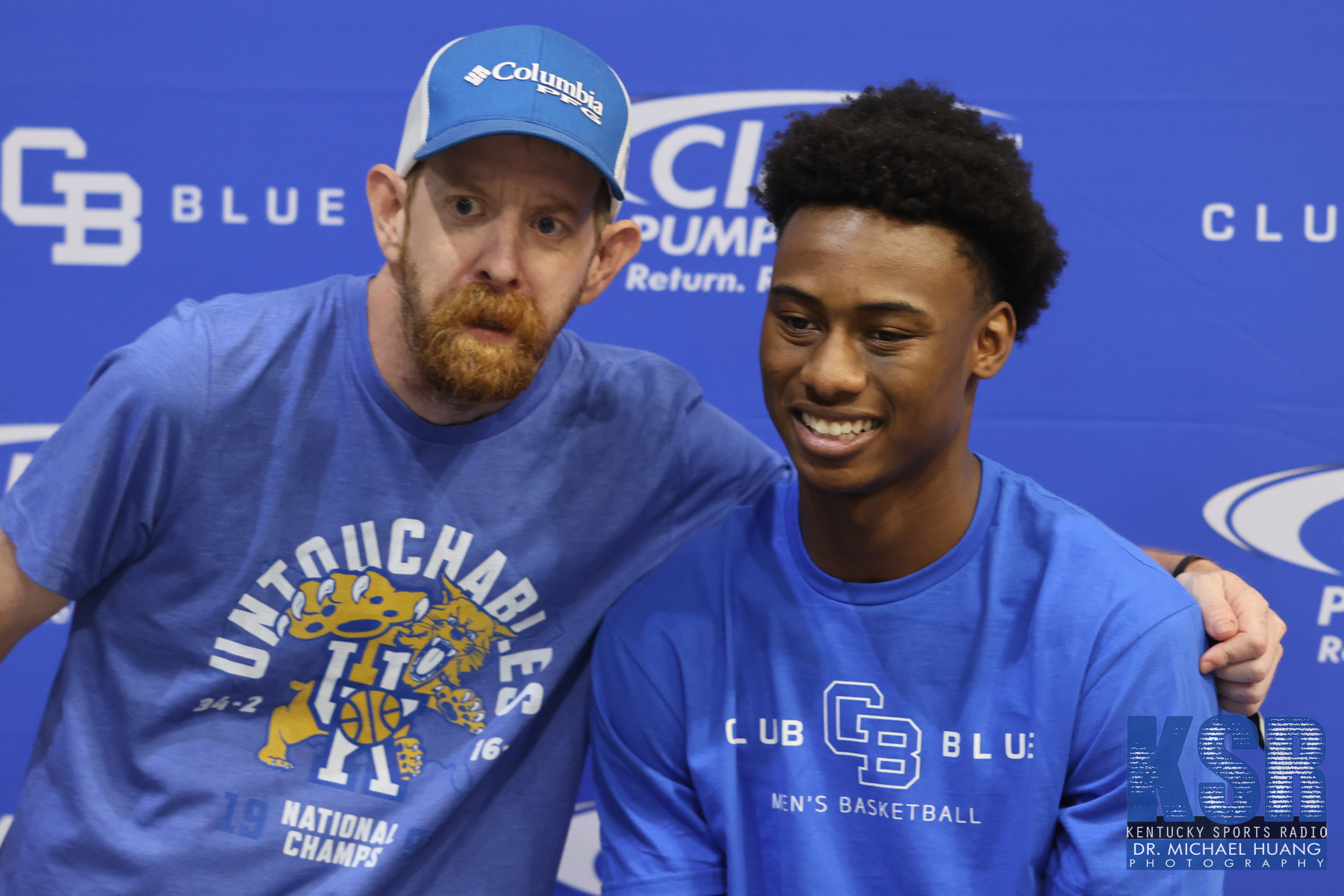 Jaxson Robinson poses with a fan at Kentucky Basketball's Club Blue NIL event - Dr. Michael Huang, Kentucky Sports Radio