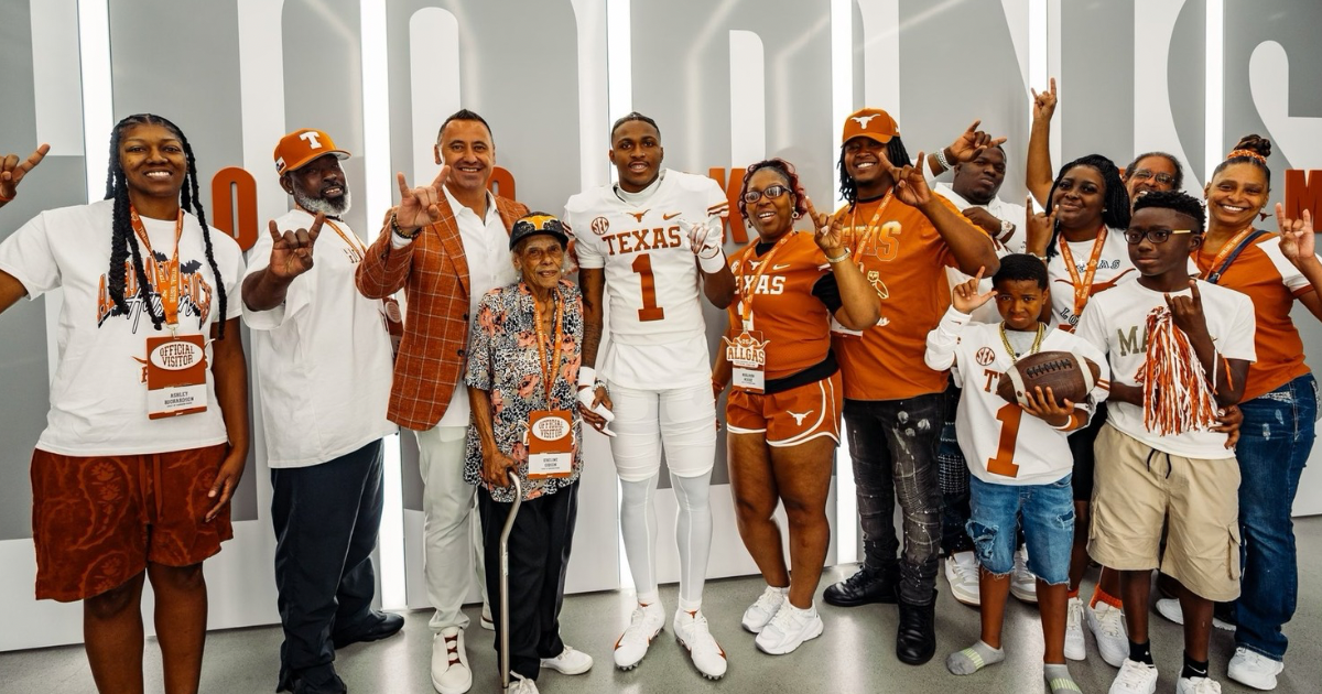 On3 No. 1 WR Dakorien Moore's recruiting recap after big Texas official ...