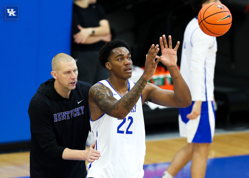 Mark Pope and Amari Williams at a Kentucky men's basketball practice - Photo by Anastasia Panaretos | UK Athletics