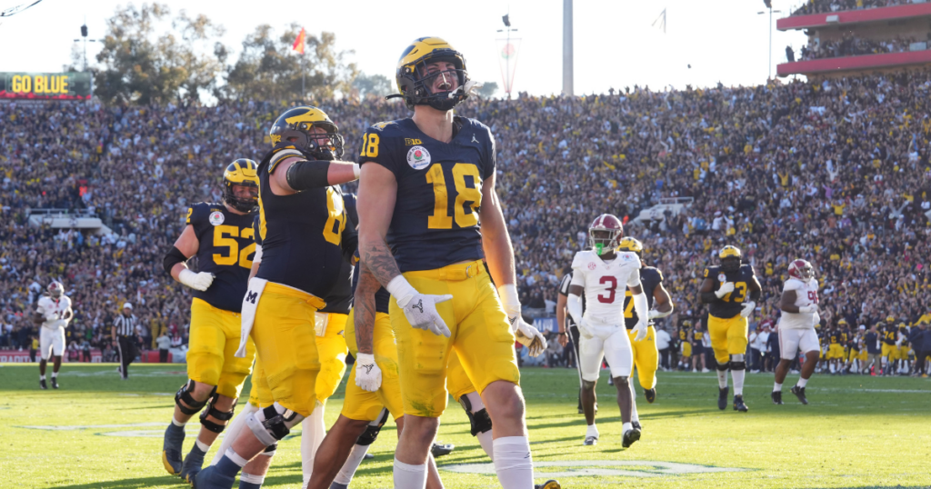 Michigan Wolverines football tight end Colston Loveland hauled in 4 touchdown receptions in 2023. (Photo by Kirby Lee-USA TODAY Sports)