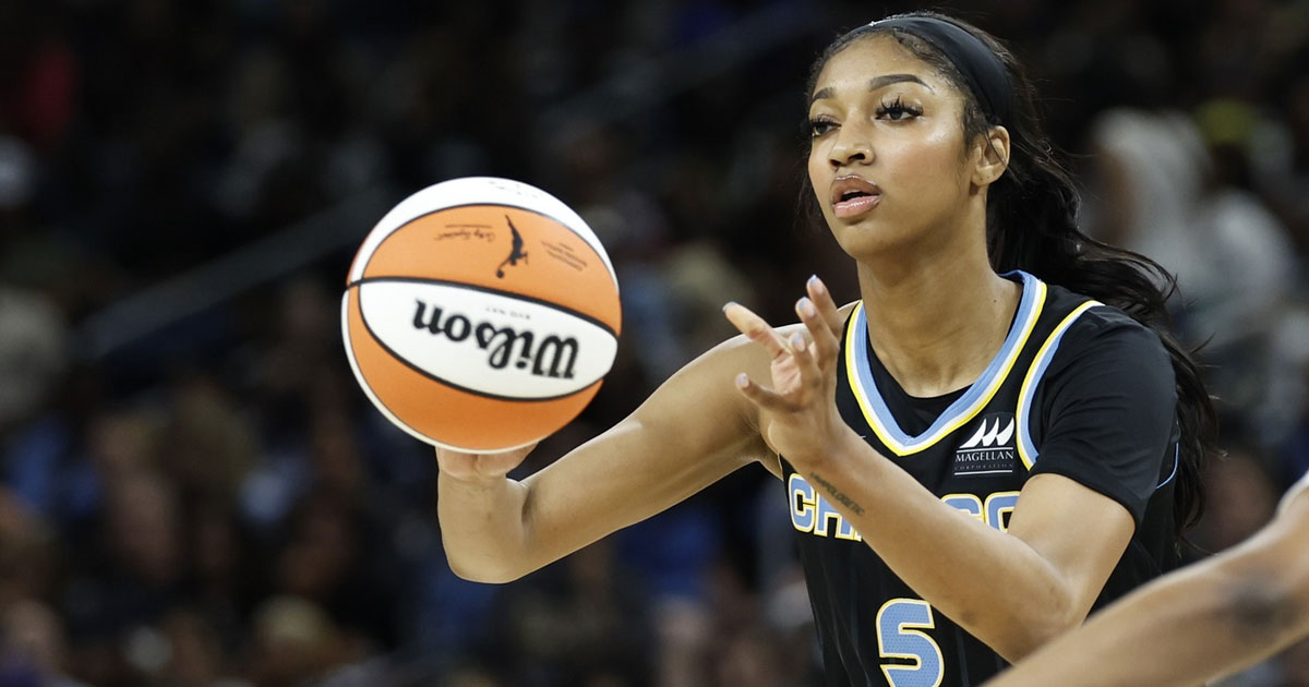 WATCH: Angel Reese, Holly Rowe share hilarious, wholesome moment during in-game interview