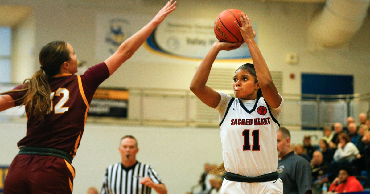 Kim Mulkey watches LSU 2025 signee make history Monday night