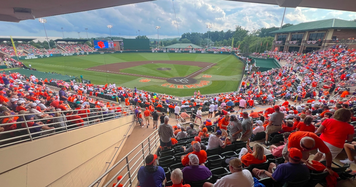 Umpires uphold USC Upstate foul ball on near grand slam vs. Kentucky