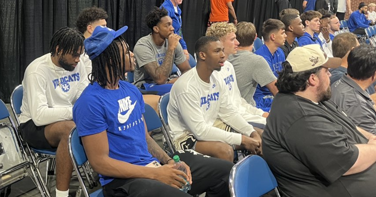 Current Kentucky team comes out to support La Familia for TBT