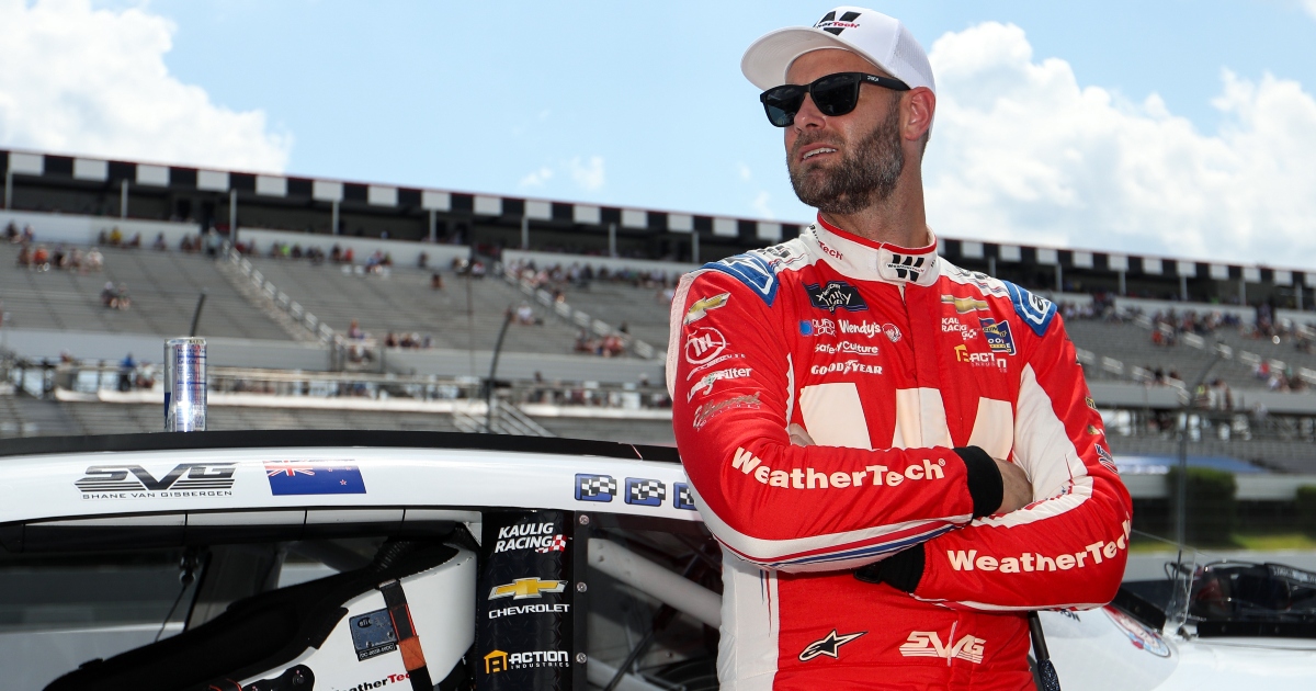 Shane van Gisbergen, pit crew earn pole position for NASCAR All-Star Open