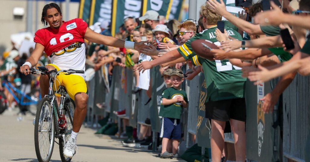 jordan love fans packers