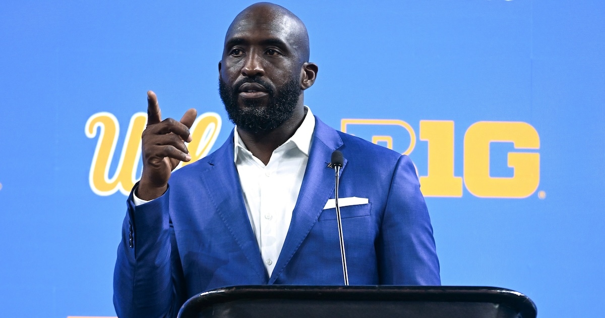 LOOK: DeShaun Foster wears 'We're in LA' shirt after Big Ten Media Days press conference