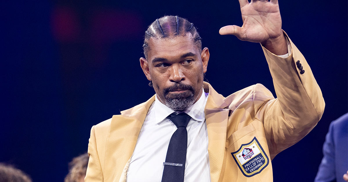 Julius Peppers shouts out Michael Jordan in Hall of Fame speech