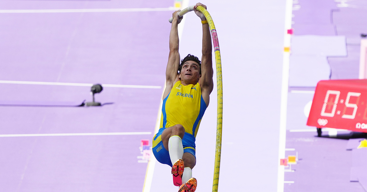 WATCH: Mondo Duplantis sets world record, wins gold medal in Olympic pole vault final