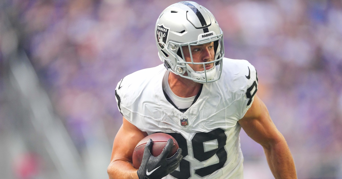 Las Vegas Raiders tight end Brock Bowers still not training due to foot injury