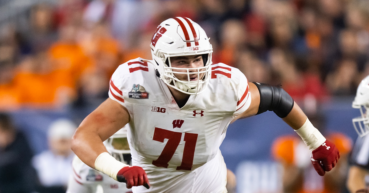 Riley Mahlman Leads Badgers in Athlon Sports Preseason All-Big Ten Honors