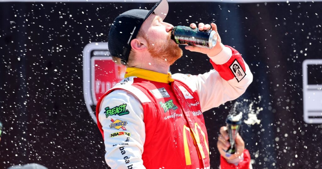 Tyler Reddick wint de NASCAR-race in Michigan