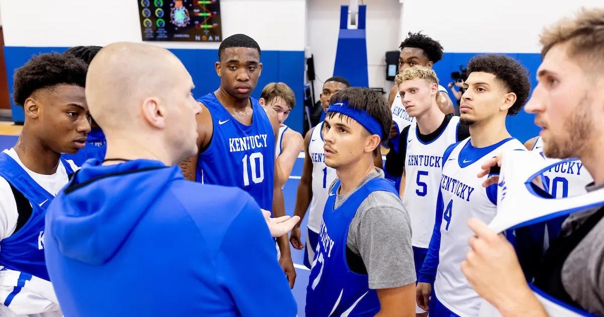 Mark Pope, basketball player from Kentucky, is making a social contribution by helping to build houses