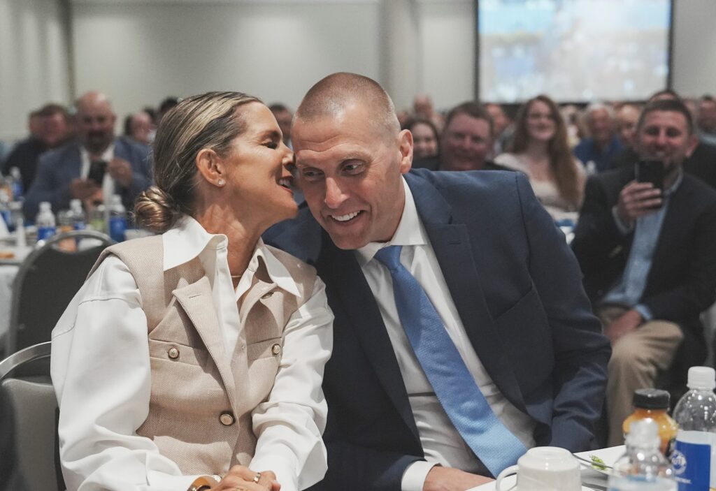 Kentucky Basketball men's head coach Mark Pope and wife Lee Anne watch the bidding at the 60th annual Kentucky State Fair Ham Auction Thursday morning, August 22, 2024 - © Matt Stone/The Louisville Courier Journal / USA TODAY NETWORK