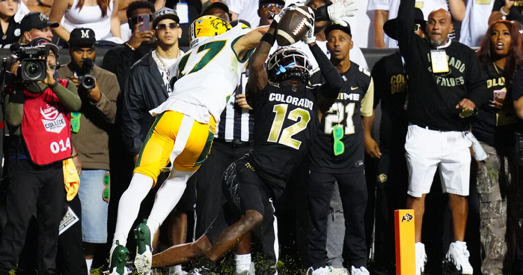 Colorado WR/CB Travis Hunter makes a highlight-reel catch vs. North Dakota State