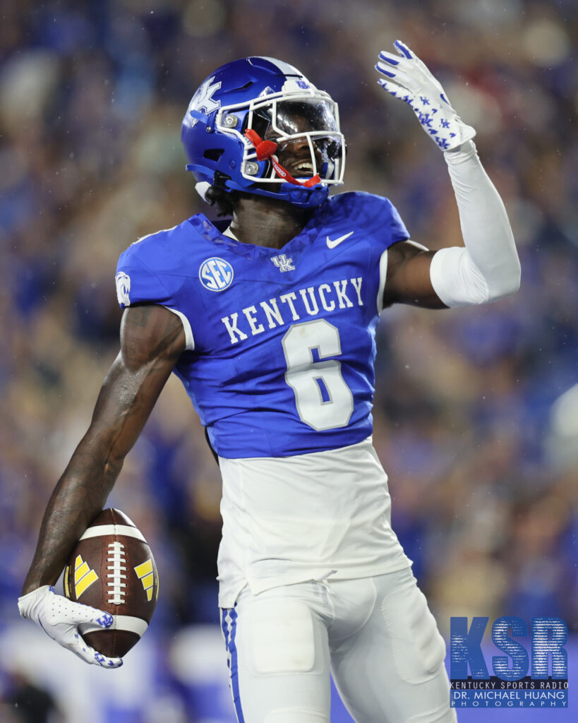 JJ Hardaway celebrates with the ball - Dr. Michael Huang, Kentucky Sports Radio