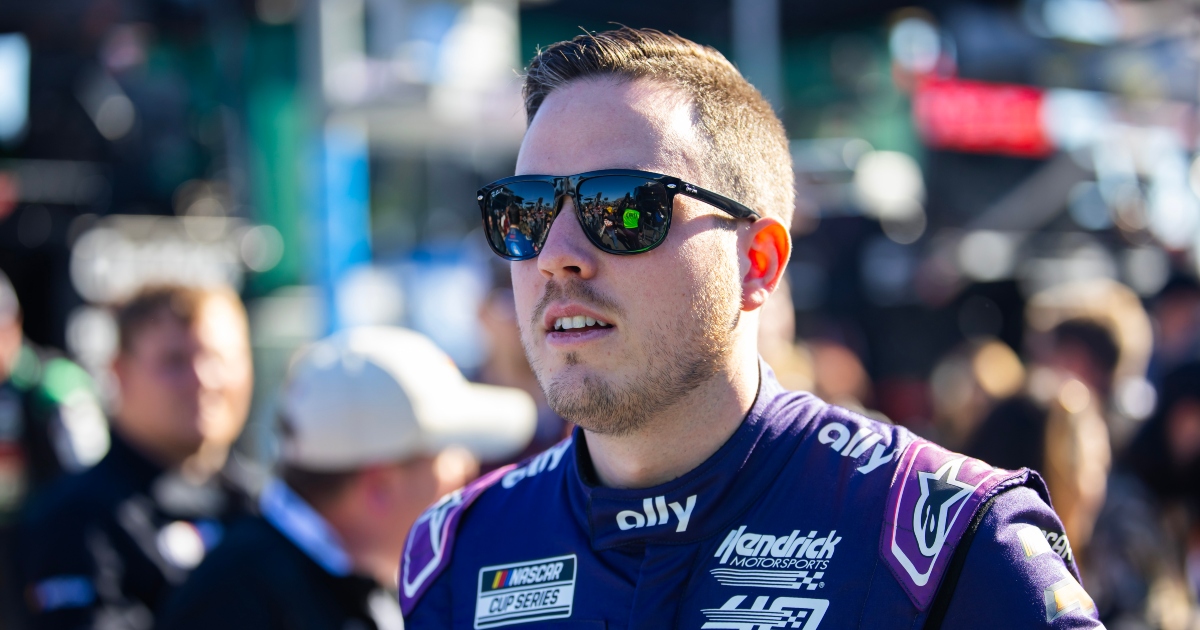 Alex Bowman responds to Aric Almirola’s physical racing in overtime at Phoenix