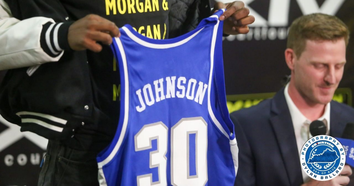 Jasper Johnson used his Dad’s basketball jersey to reveal Kentucky commitment