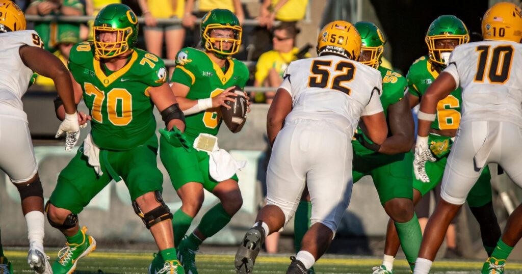 The Oregon offensive line blocks for quarterback Dillon Gabriel during a 24-14 win over Idaho in Week 1. (Ben Lonergan/The Register-Guard / USA TODAY NETWORK)