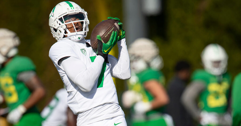 Oregon WR Evan Stewart