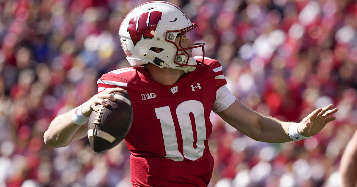 Tyler Van Dyke injury: Wisconsin QB leaves game against Alabama on opening drive