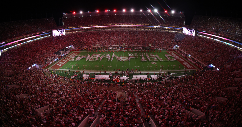 „Saban Field“ Bryant-Denny stadione (UA lengvosios atletikos malonumas)