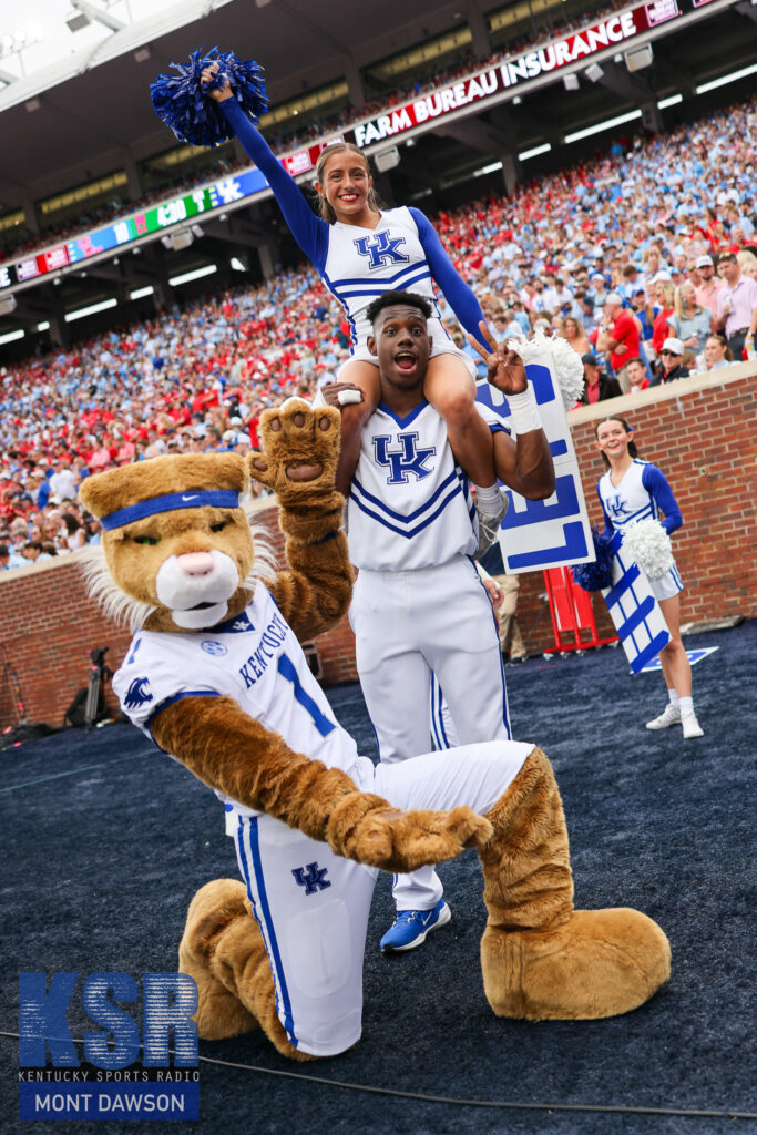 Kentucky mascot and cheerleaders against Ole Miss - Mont Dawson, Kentucky Sports Radio