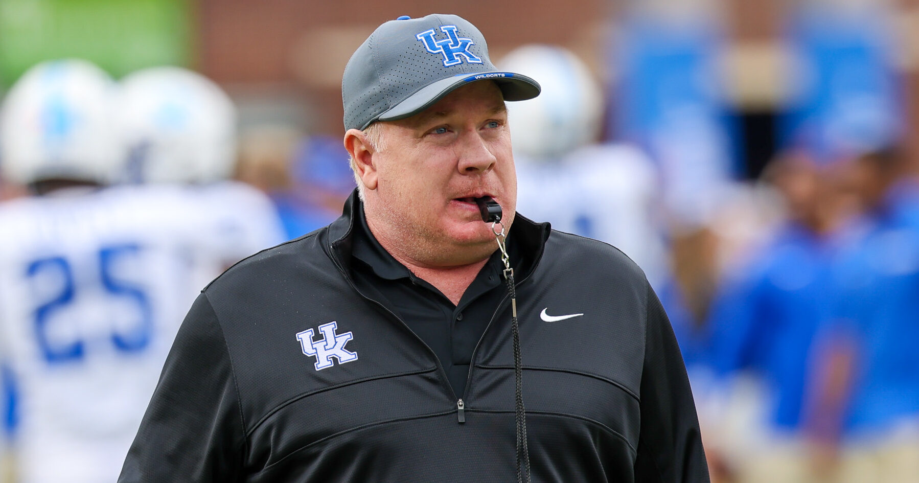 Mark Stoops gifted spurs, cowboy hat in first trip to Texas