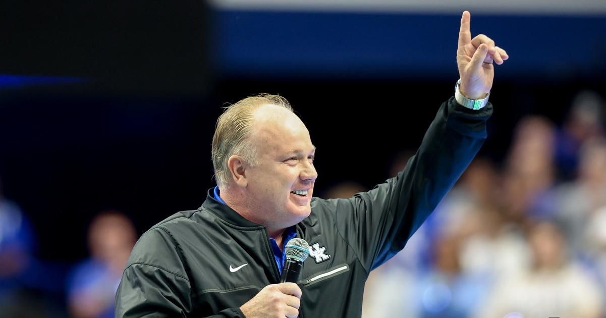 Mark Stoops addresses the crowd at Kentucky's Big Blue Madness - Dr. Michael Huang, Kentucky Sports Radio