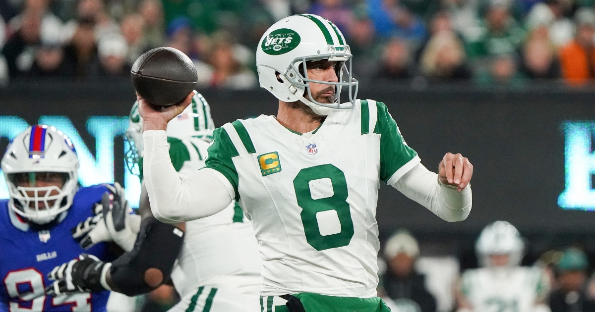 NFL insider provides timeline for 'unpredictable' Aaron Rodgers free agency decision