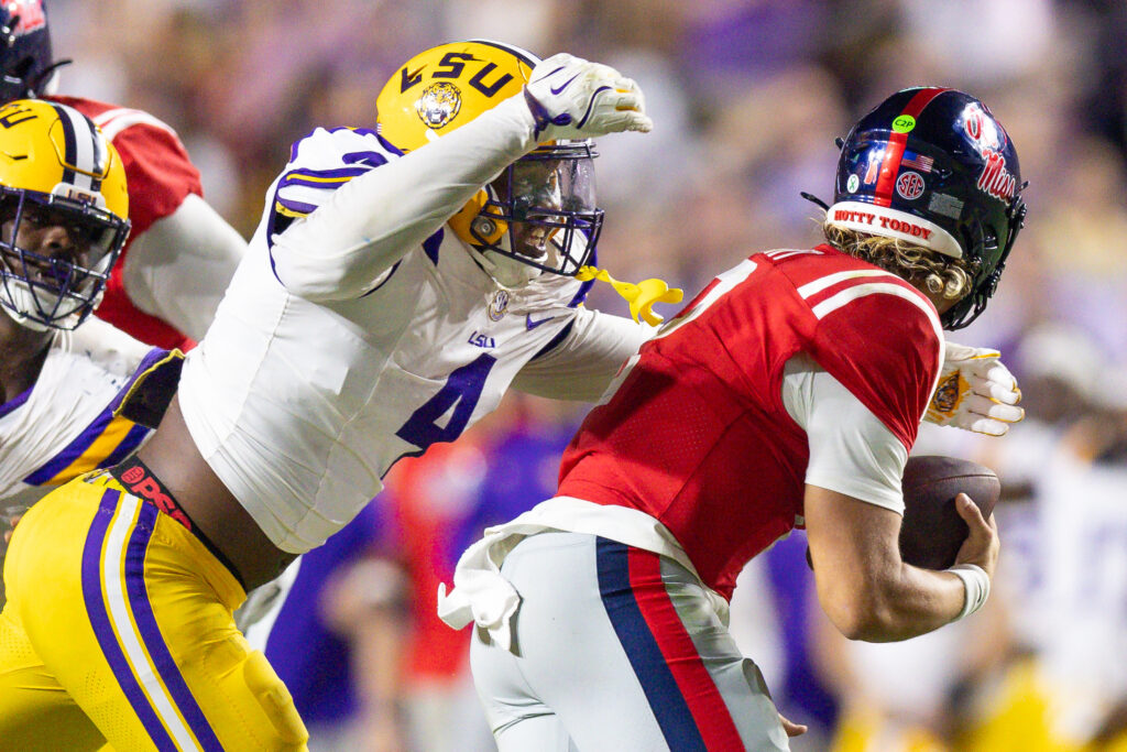 Bradyn Swinson closing in on LSU’s single-season sack record held by ...