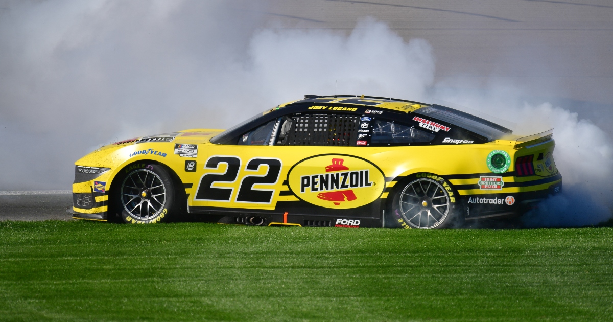 Clint Bowyer, Kevin Harvick break down the wreck between Joey Logano, Ricky Stenhouse Jr.