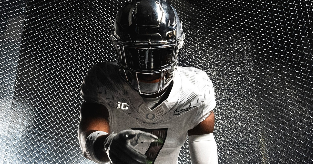 Oregon Reveals White Out Unis for Michigan