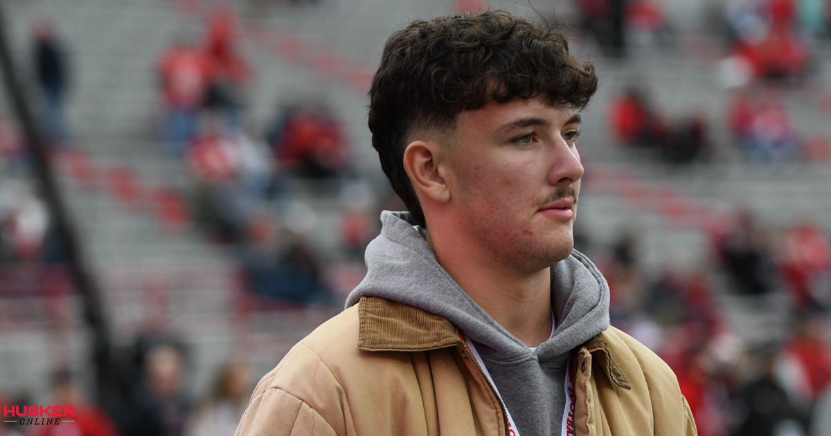 Huge in-state recruiting win as Kansas lands commitment from DL Hunter Higgins