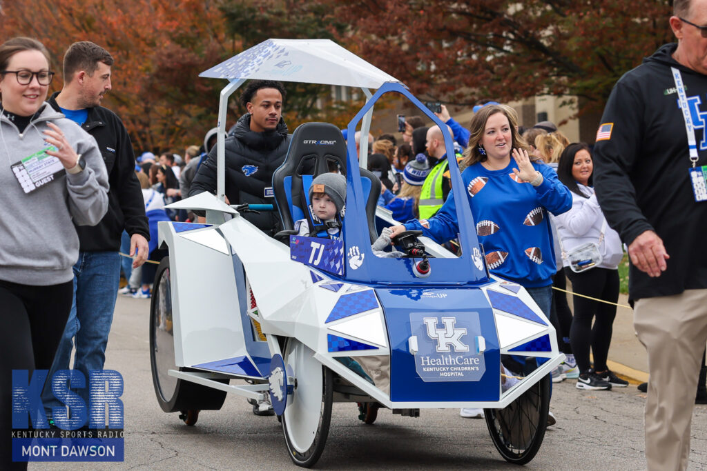 Kentucky fan riding in a car during the Cat Walk ahead of Murray State game - Mont Dawson, Kentucky Sports Radio