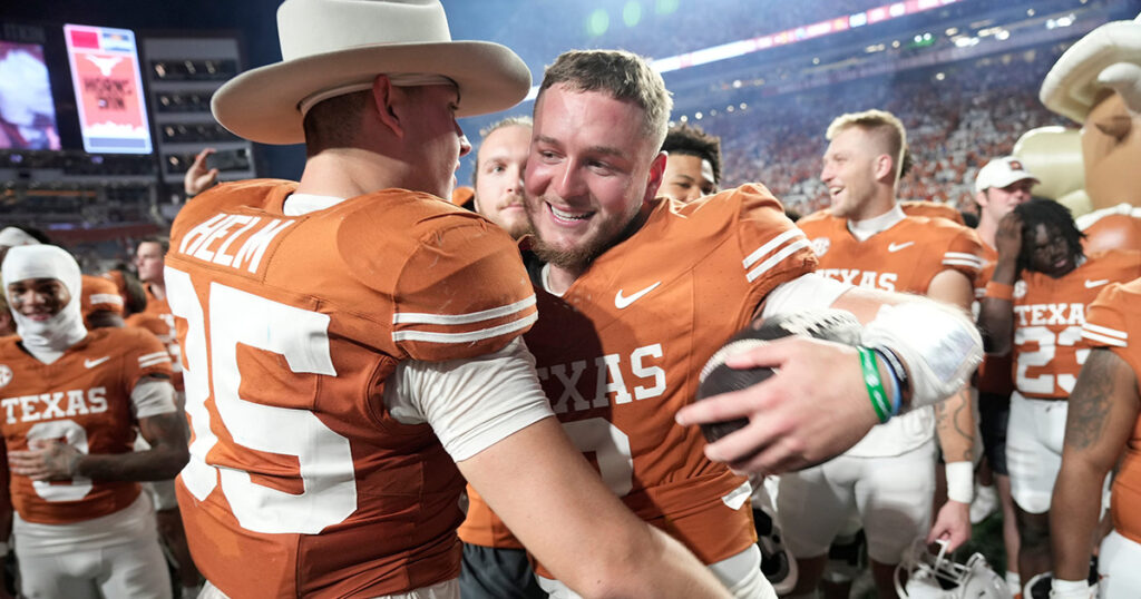 Texas QB Quinn Ewers and TE Gunnar Helm