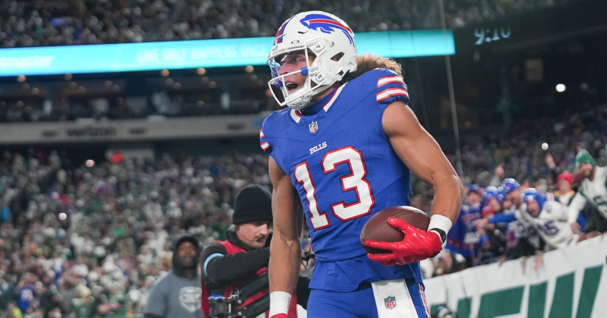 WATCH: Bills WR Mack Hollins pulls up to AFC Championship game in full Animal costume